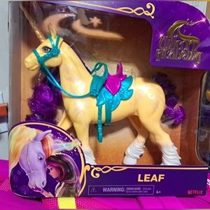 Unicorn Academy "Leaf" Toy - Yellow and Purple